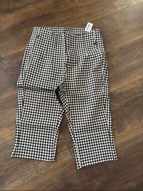 Old Navy Black and White Gingham Capris